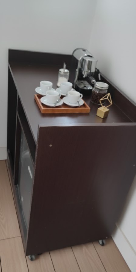 🏡 Bar de Terraza con Frigobar Electrolux – ¡Ocasión por Viaje! 🍹✨